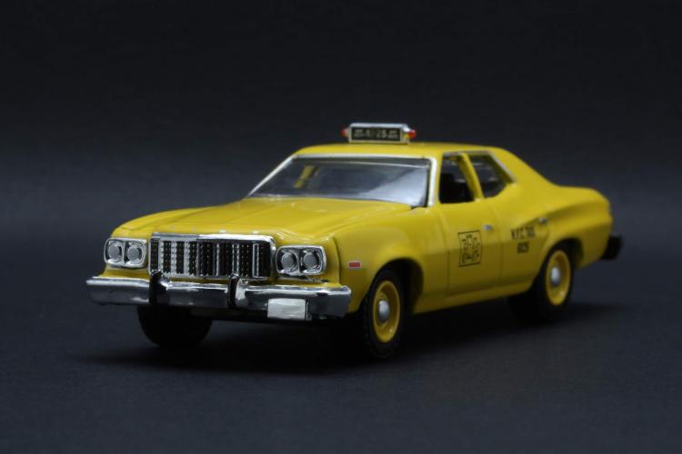 Обзор модели Greenlight 1975 Ford Torino - NYC Taxi. Масштаб 1:64