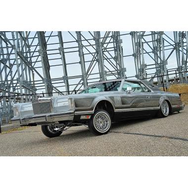 Auto World 1979 Lincoln Continental Lowrider Silver