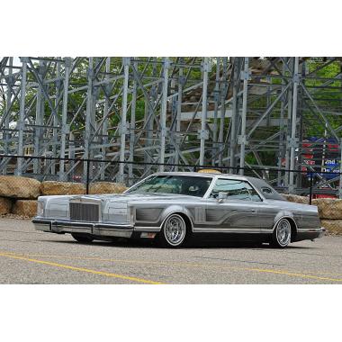 Auto World 1979 Lincoln Continental Lowrider Silver