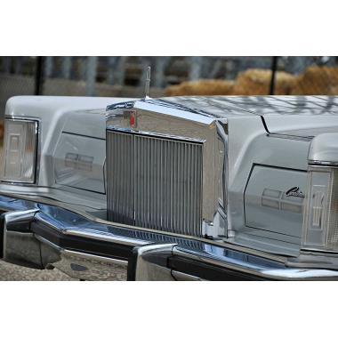 Auto World 1979 Lincoln Continental Lowrider Silver