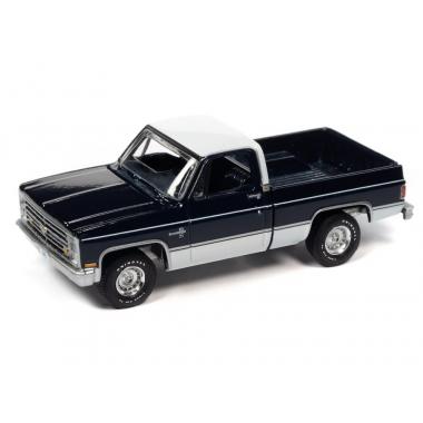 Auto World 1:64 Chevy 1985 Silverado Dark Blue White Side