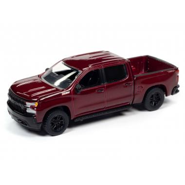 Auto World 2019 Chevy Silverado Custom Trailboss
