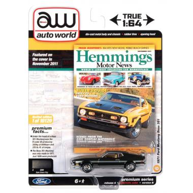 Auto World 1971 Ford Mustang Boss 351 Dark Green Metallic 