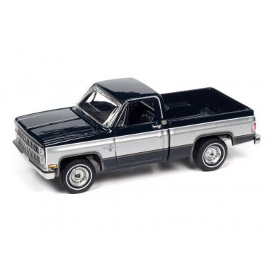 Auto World Chevy Silverado 10 1982 Blue w/ Silver
