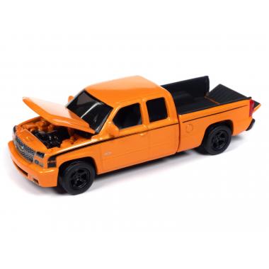 Auto World 2006 Chevy Silverado SS (AW Exclusive) 1:64 Scale Diecast