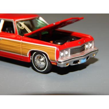 Johnny Lightning 1:64 1973 Chevy Caprice Estate Mijo Exclusives