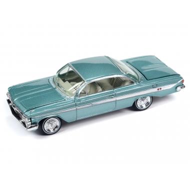 Johnny Lightning Classic Gold 1961 Chevrolet Impala Arbor Green