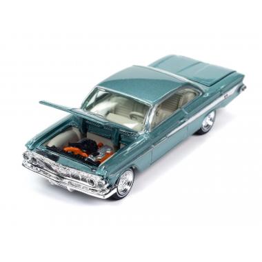 Johnny Lightning Classic Gold 1961 Chevrolet Impala Arbor Green