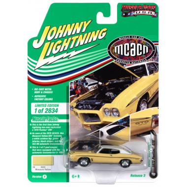 Johnny Lightning 1972 Pontiac GTO Monarch Yellow 