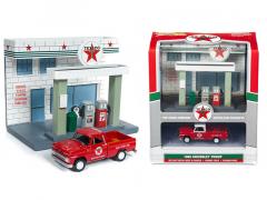 Johnny Lightning Diorama Texaco Gas Station & Chevy 1965 Towtruck