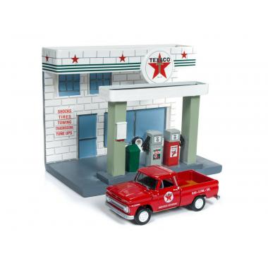 Johnny Lightning Diorama Texaco Gas Station & Chevy 1965 Towtruck