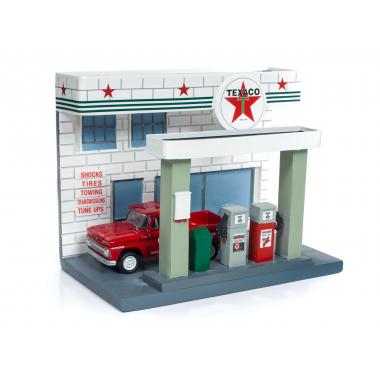 Johnny Lightning Diorama Texaco Gas Station & Chevy 1965 Towtruck