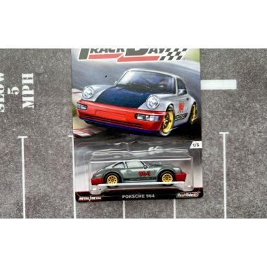 Hot Wheels 2016 Car Culture Track Day Premium